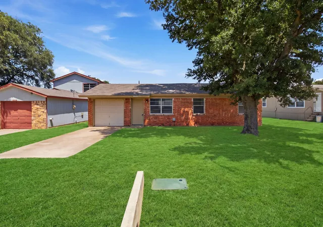 Photo 1 of Single family home for sale at 1848 Coral Rd, Azle, TX 76020 | MLS# 21187179 | Listing updated on 2026-10-02