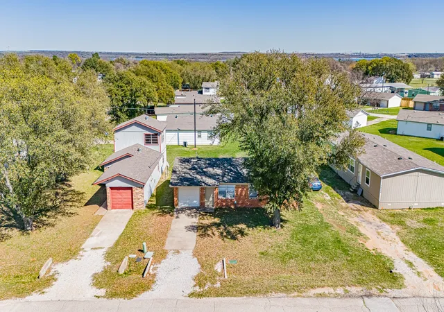 Photo 3 of Single family home for sale at 1848 Coral Rd, Azle, TX 76020 | MLS# 21187179 | Listing updated on 2026-10-02