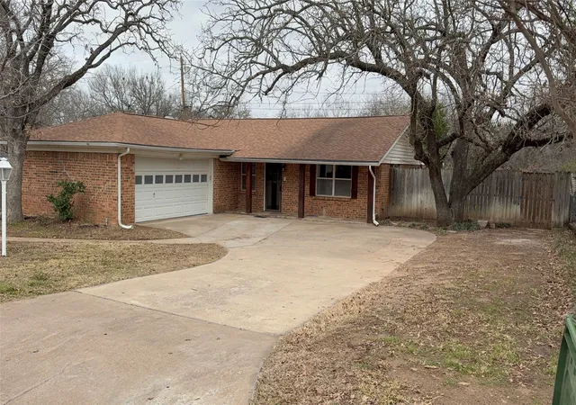 Photo 1 of Single family home for sale at 600 Travis Dr, Mineral Wells, TX 76067 | MLS# 21186772 | Listing updated on 2026-09-15
