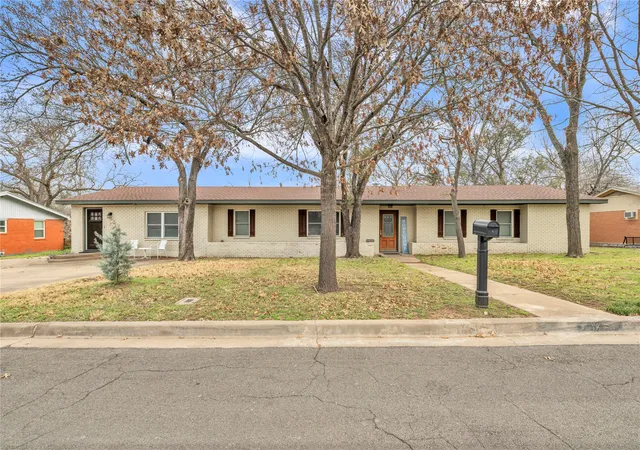 Photo 1 of Single family home for sale at 801 Arliss Dr, Woodway, TX 76712 | MLS# 21188670 | Listing updated on 2026-09-14