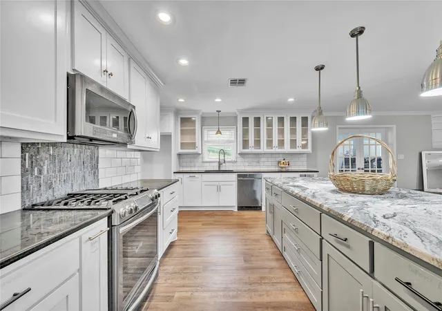 Photo 2 of Single family home for sale at 801 Arliss Dr, Woodway, TX 76712 | MLS# 21188670 | Listing updated on 2026-09-14
