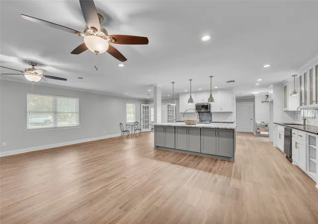 Photo 3 of Single family home for sale at 801 Arliss Dr, Woodway, TX 76712 | MLS# 21188670 | Listing updated on 2026-09-14