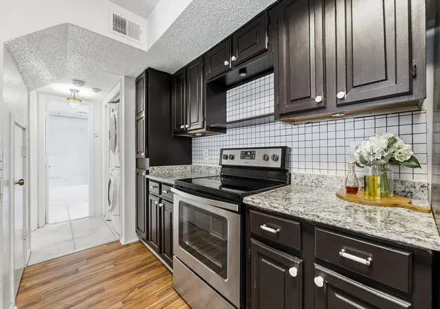 Photo 4 of Condo for sale at 2301 Balsam Dr #M209, Arlington, TX 76006 | MLS# 21187624 | Listing updated on 2026-08-01