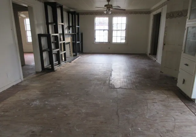 Photo 3 of Single family home for sale at 254 E Lister St, Shreveport, LA 71101 | MLS# 21188666 | Listing updated on 2026-09-15