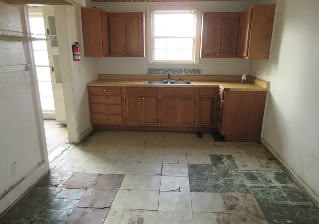 Photo 3 of Single family home for sale at 254 E Lister St, Shreveport, LA 71101 | MLS# 21188666 | Listing updated on 2026-09-15
