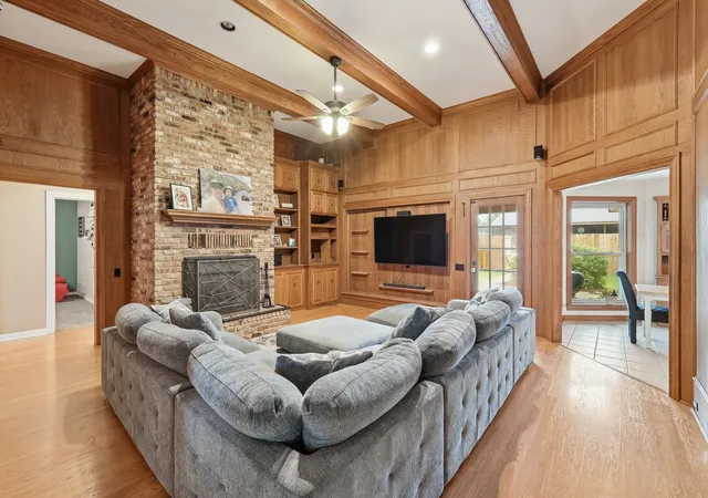 Photo 3 of Single family home for sale at 11303 Southwind Pl, Krum, TX 76249 | MLS# 21188960 | Listing updated on 2026-09-28