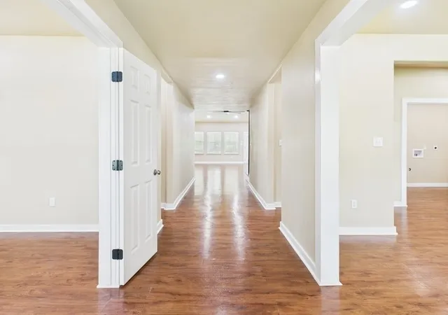 Photo 3 of Single family home for sale at 910 Cream Level Rd, Athens, TX 75751 | MLS# 21189257 | Listing updated on 2026-09-11