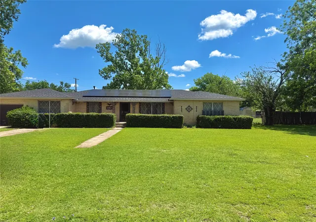 Photo 1 of Single family home for sale at 409 10th, Nocona, TX 76255 | MLS# 21189426 | Listing updated on 2026-07-29