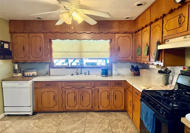Photo 3 of Single family home for sale at 409 10Th, Nocona, TX 76255 | MLS# 21189426 | Listing updated on 2026-07-29