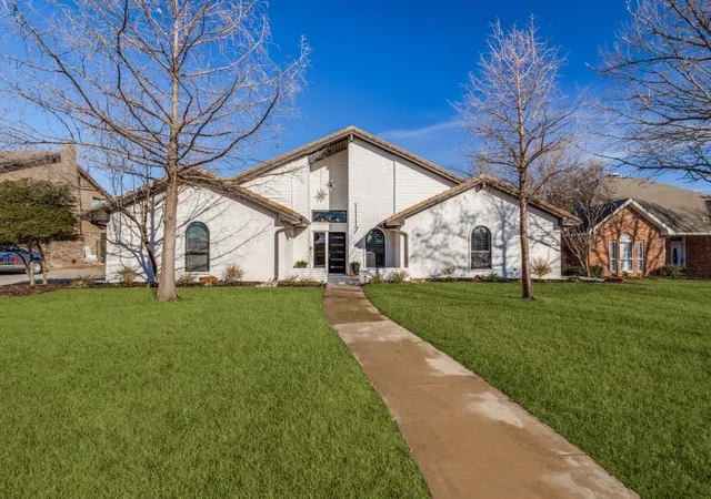 Photo 1 of Sale Pending at 1117 Sunset Dr, Roanoke, TX | MLS# 21189497 | Listing updated on 2026-09-10