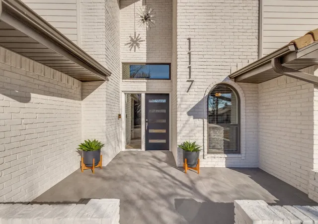 Photo 2 of Sale Pending at 1117 Sunset Dr, Roanoke, TX | MLS# 21189497 | Listing updated on 2026-09-10