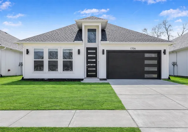 Photo 3 of Single family home for sale at 1706 Kraft St, Dallas, TX 75212 | MLS# 21189751 | Listing updated on 2026-09-10