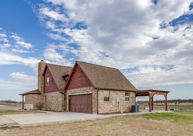 Photo 3 of House for sale at 2220 Lazy Bend Rd, Millsap, TX 76066 | MLS# 21184839 | Listing updated on 2026-09-14