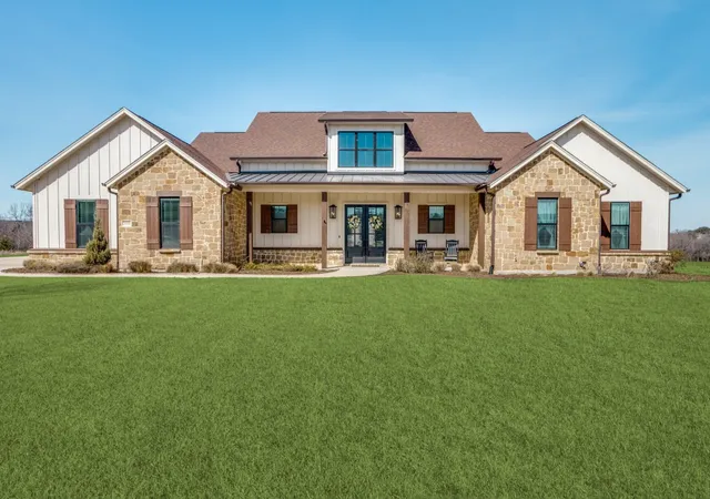 Photo 2 of Sale Pending at 2000 Ragland Trl, Azle, TX 76020 | MLS# 21184801 | Listing updated on 2026-09-28
