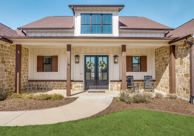 Photo 3 of Sale Pending at 2000 Ragland Trl, Azle, TX 76020 | MLS# 21184801 | Listing updated on 2026-09-28