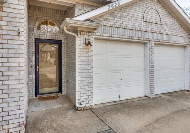 Photo 2 of Single family home for sale at 7628 Arbor Ridge Ct, Fort Worth, TX 76112 | MLS# 21185624 | Listing updated on 2026-08-02