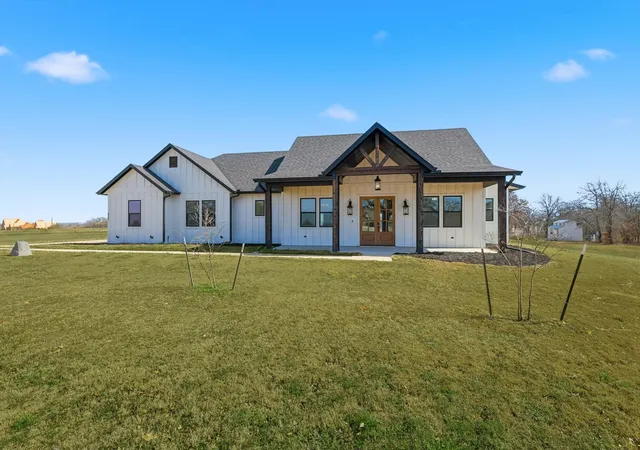 Photo 3 of Single family home for sale at 420 Zonaverde Ct, Poolville, TX 76487 | MLS# 21189189 | Listing updated on 2026-09-18