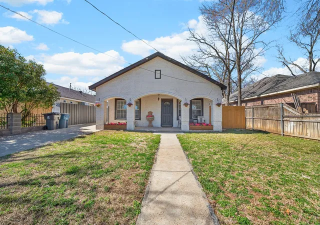 Photo 1 of Single family home for sale at 607 Bethpage Ave, Dallas, TX 75217 | MLS# 21190911 | Listing updated on 2026-09-23