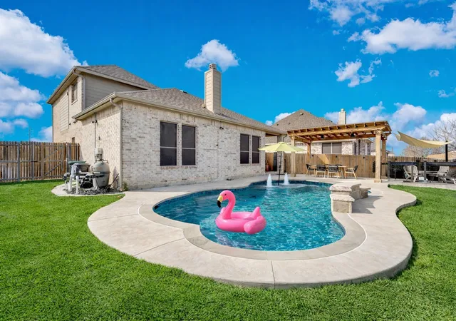Photo 1 of Single family home for sale at 518 Clifton Ct, Midlothian, TX 76065 | MLS# 21190929 | Listing updated on 2026-09-10