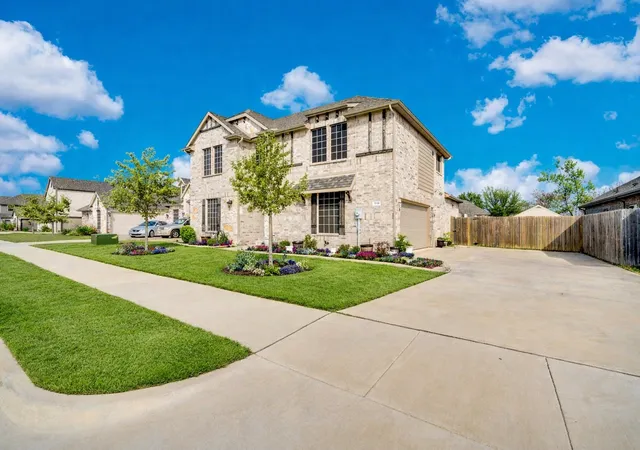 Photo 3 of Single family home for sale at 518 Clifton Ct, Midlothian, TX 76065 | MLS# 21190929 | Listing updated on 2026-09-10