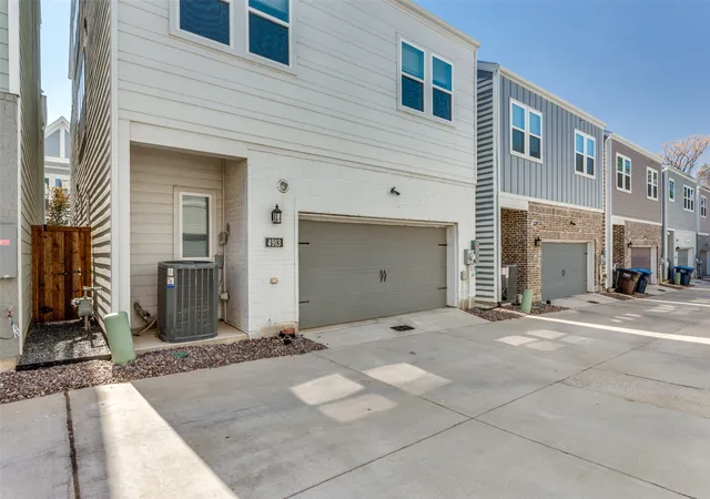 Photo 3 of Single family home for sale at 4913 Ivy Charm Wy, Fort Worth, TX 76114 | MLS# 21191270 | Listing updated on 2026-09-10