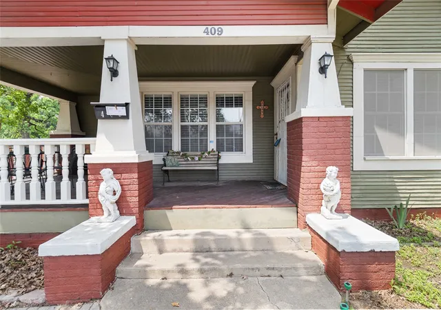 Photo 3 of Single family home for sale at 409 N Sylvania Ave, Fort Worth, TX 76111 | MLS# 21185279 | Listing updated on 2026-07-31