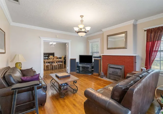 Photo 4 of Single family home for sale at 409 N Sylvania Ave, Fort Worth, TX 76111 | MLS# 21185279 | Listing updated on 2026-07-31