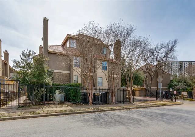 Photo 2 of Sale Pending at 5200 Martel Ave #3N, Dallas, TX 75206 | MLS# 21191886 | Listing updated on 2026-09-16