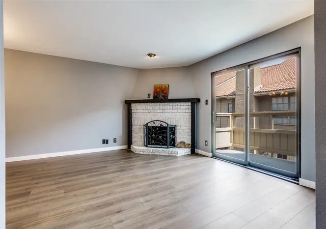 Listing Photo 4 - Condo for sale in building located at 5200 Martel Ave, Dallas, TX 75206 - Unit #3N