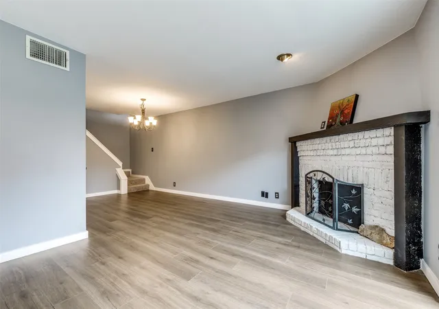 Listing Photo 5 - Condo for sale in building located at 5200 Martel Ave, Dallas, TX 75206 - Unit #3N