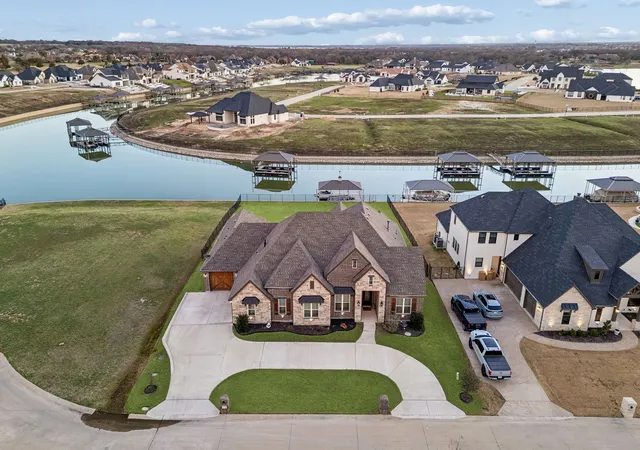 Photo 2 of Single family home for sale at 5925 Thurmond Sail Ct, Fort Worth, TX 76179 | MLS# 21191737 | Listing updated on 2026-09-12