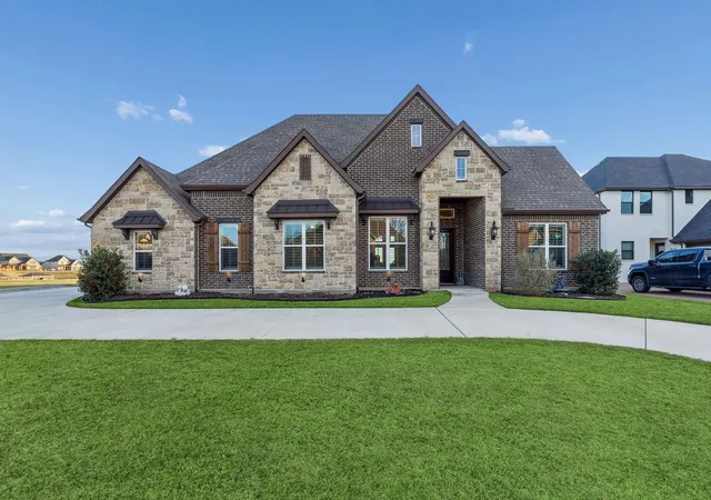 Photo 3 of Single family home for sale at 5925 Thurmond Sail Ct, Fort Worth, TX 76179 | MLS# 21191737 | Listing updated on 2026-09-12