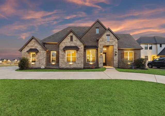 Photo 3 of Single family home for sale at 5925 Thurmond Sail Ct, Fort Worth, TX 76179 | MLS# 21191737 | Listing updated on 2026-09-27