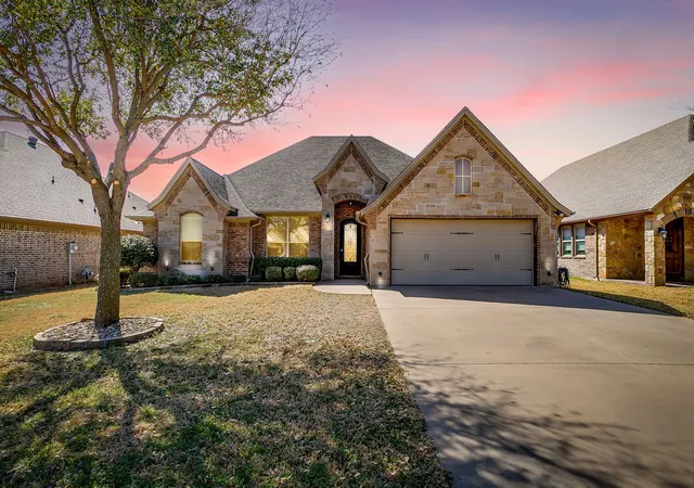 Photo 1 of Single family home for sale at 3303 Ferry Boat Ln, Granbury, TX 76049 | MLS# 21192577 | Listing updated on 2026-10-03
