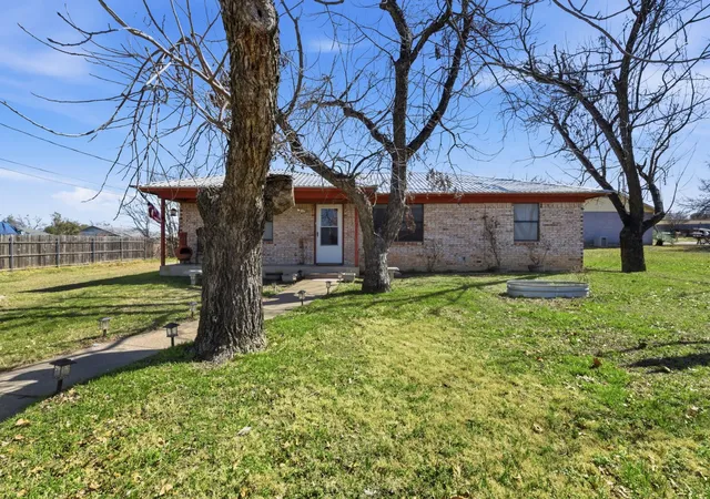 Photo 1 of Single family home for sale at 504 N Hall St, Hamilton, TX 76531 | MLS# 21191530 | Listing updated on 2026-09-10