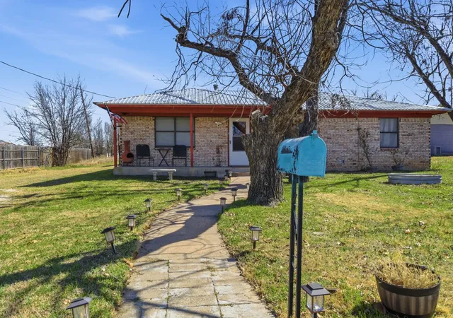 Photo 2 of Single family home for sale at 504 N Hall St, Hamilton, TX 76531 | MLS# 21191530 | Listing updated on 2026-09-10