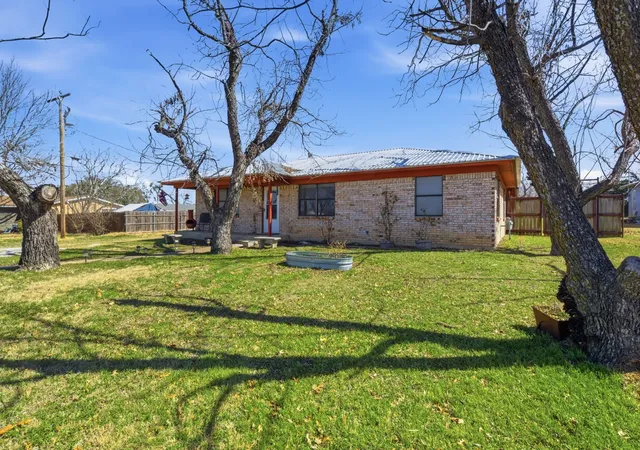 Photo 3 of Single family home for sale at 504 N Hall St, Hamilton, TX 76531 | MLS# 21191530 | Listing updated on 2026-09-10