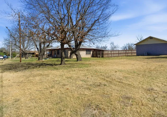 Photo 4 of Single family home for sale at 504 N Hall St, Hamilton, TX 76531 | MLS# 21191530 | Listing updated on 2026-09-10