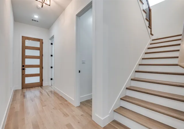 Photo 3 of Single family home for sale at 514 S Glasgow Dr, Dallas, TX 75223 | MLS# 21192970 | Listing updated on 2026-09-13