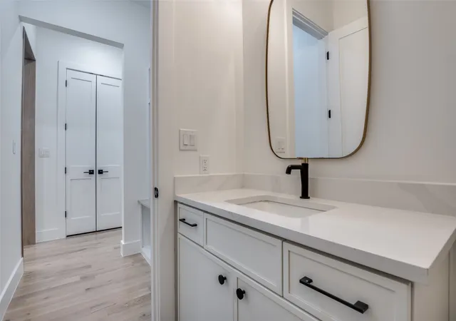 Photo 4 of Single family home for sale at 514 S Glasgow Dr, Dallas, TX 75223 | MLS# 21192970 | Listing updated on 2026-10-04