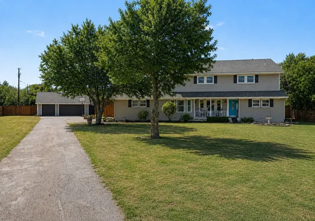 Photo 2 of Single family home for sale at 224 Windy Ln, Rockwall, TX 75087 | MLS# 21182267 | Listing updated on 2026-09-17