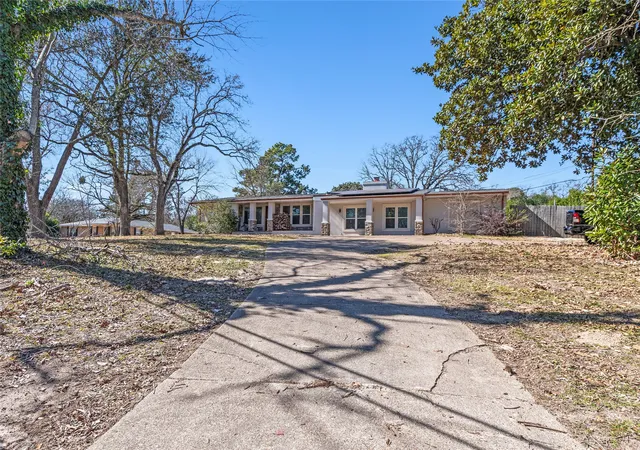 Single family home for sale at 400 W Cayuga Dr, Athens, TX 75751 | MLS# 21185063