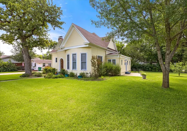Photo 2 of Single family home for sale at 330 E Mcneill St, Stephenville, TX 76401 | MLS# 21194063 | Listing updated on 2026-09-10