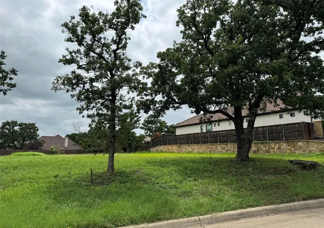 Photo 2 of Sale Pending at 905 Crown Ct, Burleson, TX 76028 | MLS# 21195195 | Listing updated on 2026-07-30