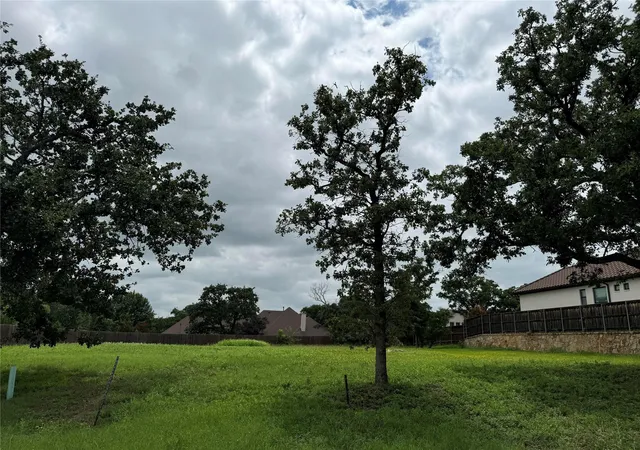 Photo 3 of Sale Pending at 905 Crown Ct, Burleson, TX 76028 | MLS# 21195195 | Listing updated on 2026-07-30