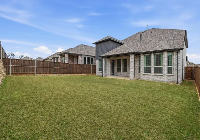 Photo 2 of Single family home for sale at 9416 Trailway Dr, Little Elm, TX 75068 | MLS# 21172945 | Listing updated on 2026-09-23