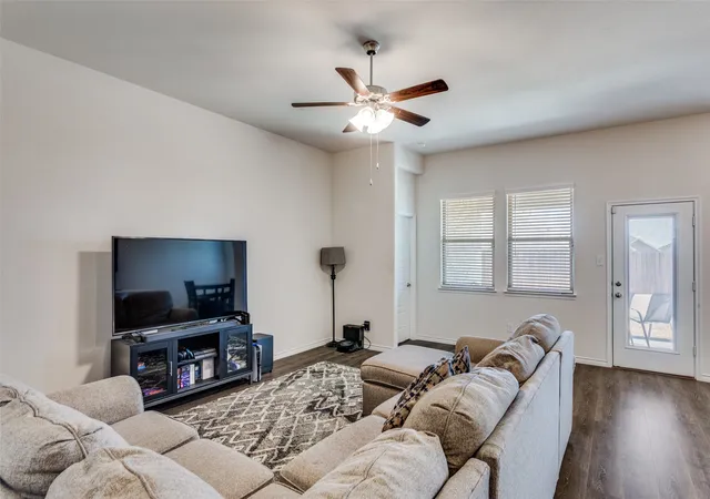 Photo 3 of Single family home for sale at 206 Mockingbird Wy, Caddo Mills, TX 75135 | MLS# 21187900 | Listing updated on 2026-07-31