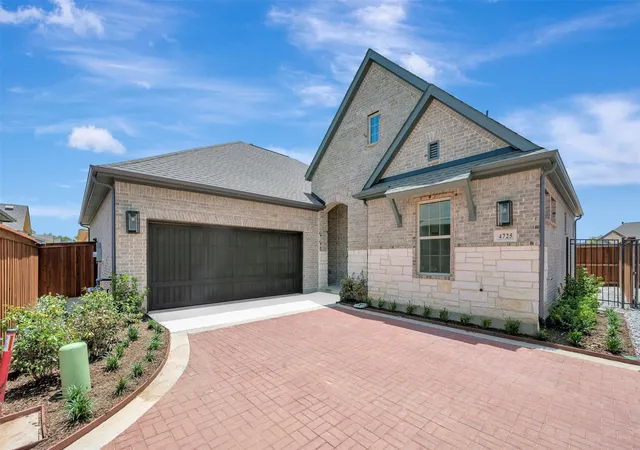 Photo 1 of Single family home for sale at 4725 Boyds Branch Dr, Arlington, TX 76005 | MLS# 21196654 | Listing updated on 2026-10-04