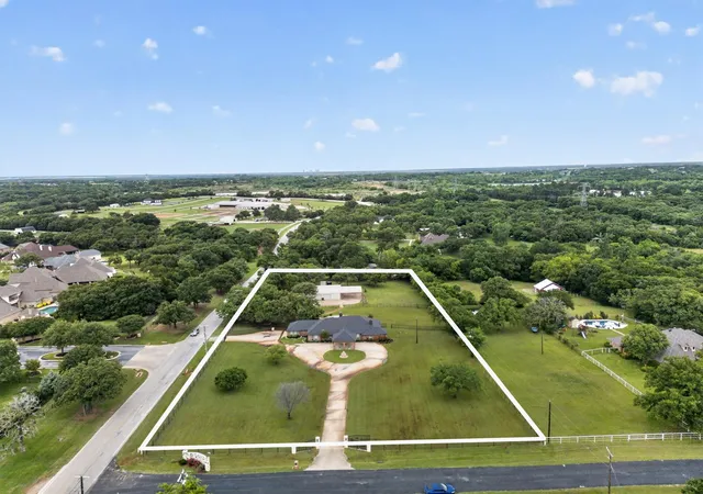 Photo 3 of Single family home for sale at 7401 Bent Trl, Mansfield, TX 76063 | MLS# 21196156 | Listing updated on 2026-09-29