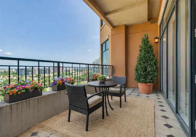 Photo 2 of Condo for sale at 2828 Hood St #907, Dallas, TX 75219 | MLS# 21196201 | Listing updated on 2026-09-11